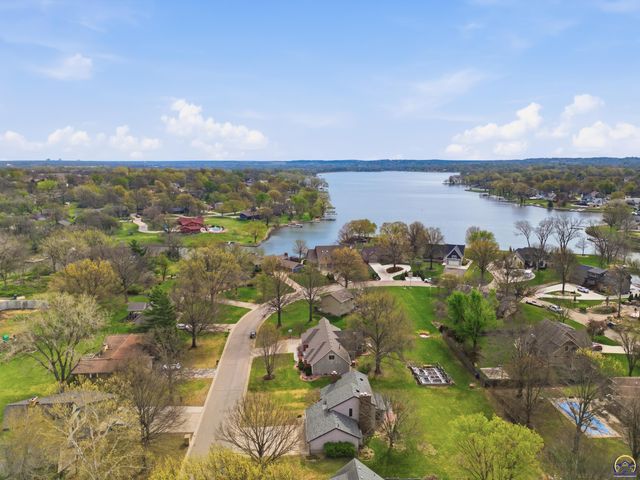 7601 SW Oxfordshire RD, Topeka, KS 66614