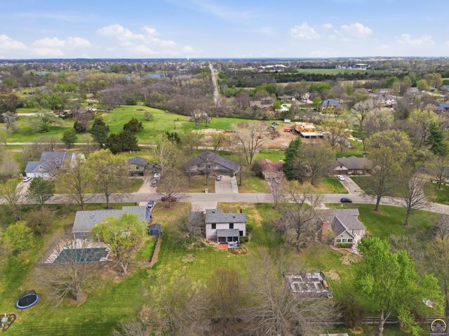7601 SW Oxfordshire RD, Topeka, KS 66614