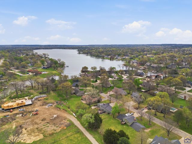 7601 SW Oxfordshire RD, Topeka, KS 66614