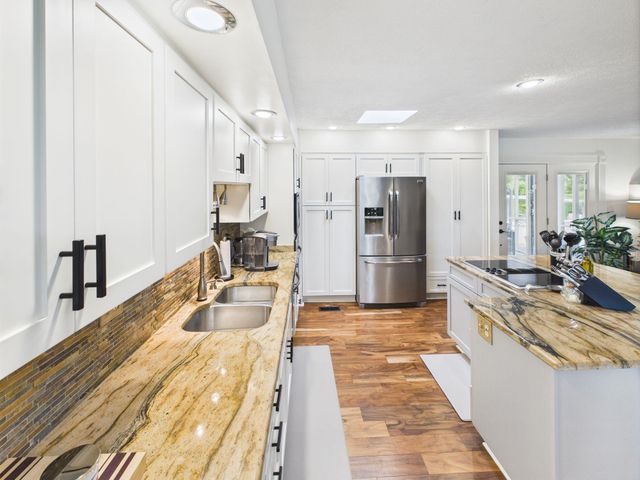 826 Yates Crossing, Milton, WV 25541
