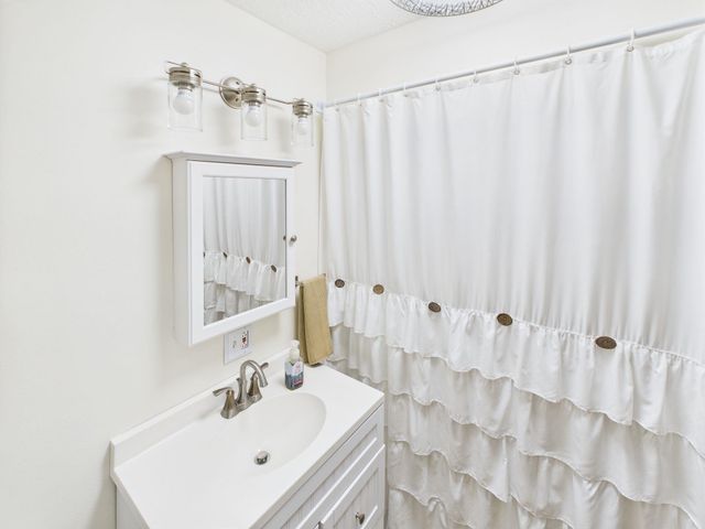 826 Yates Crossing, Milton, WV 25541