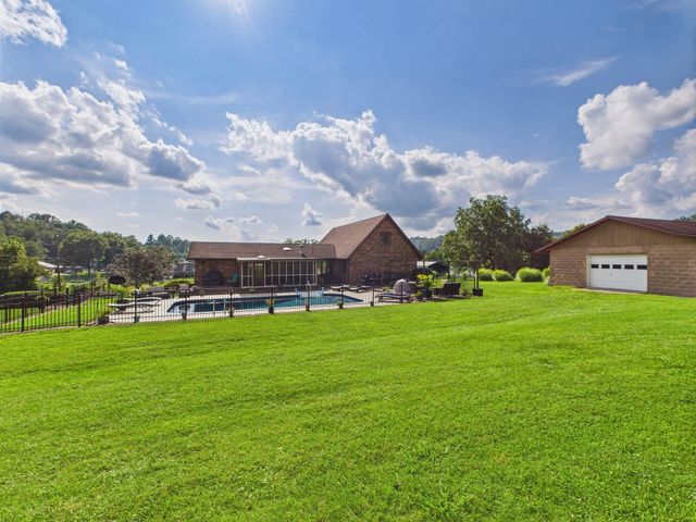 826 Yates Crossing, Milton, WV 25541