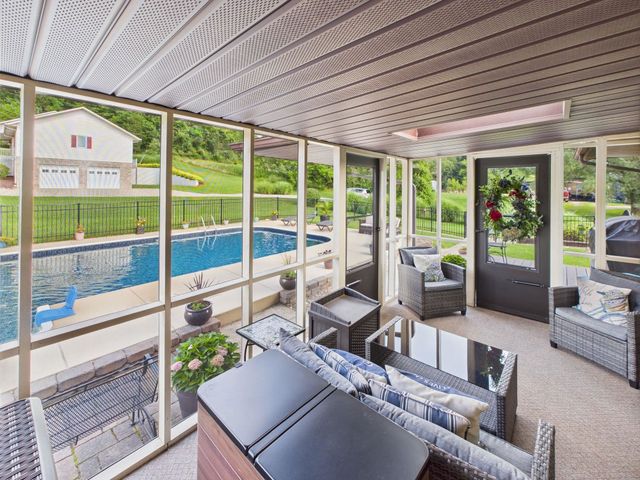 826 Yates Crossing, Milton, WV 25541
