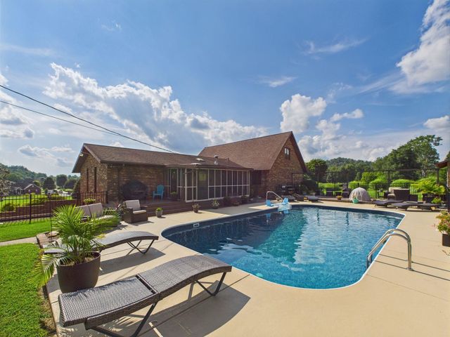 826 Yates Crossing, Milton, WV 25541