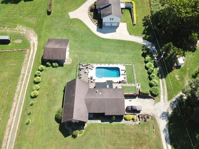 826 Yates Crossing, Milton, WV 25541