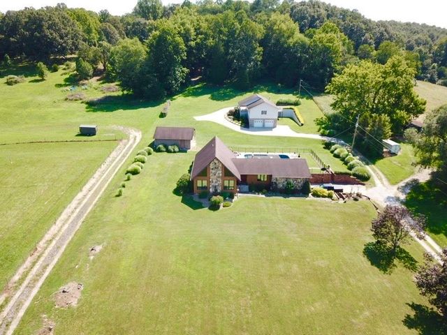 826 Yates Crossing, Milton, WV 25541