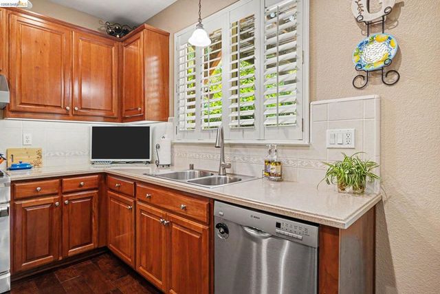 325 San Marino Ln, Brentwood, CA 94513
