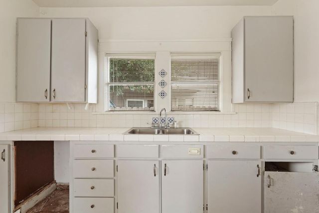 400 Chestnut St, Lodi, CA 95240