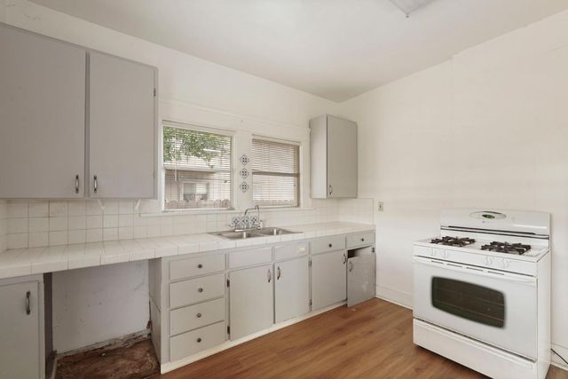 400 Chestnut St, Lodi, CA 95240