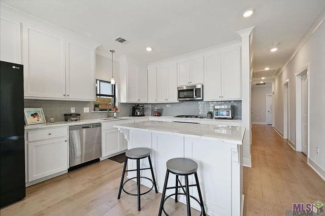 10238 Grayton Dr, Central, LA 70818