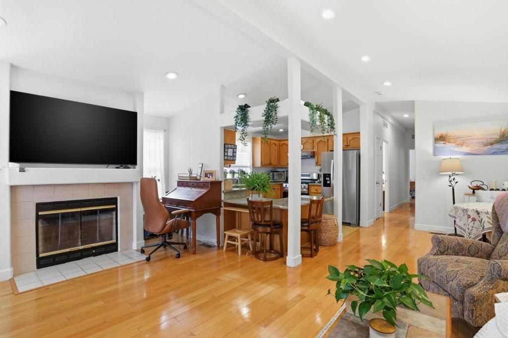 Image 10 of property listing at 433 Sylvan Avenue, Mountain View, CA 94041