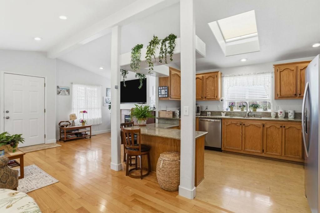 Image 16 of property listing at 433 Sylvan Avenue, Mountain View, CA 94041