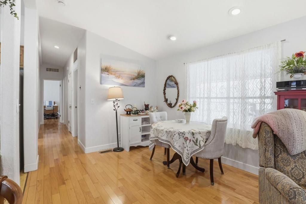 Image 20 of property listing at 433 Sylvan Avenue, Mountain View, CA 94041