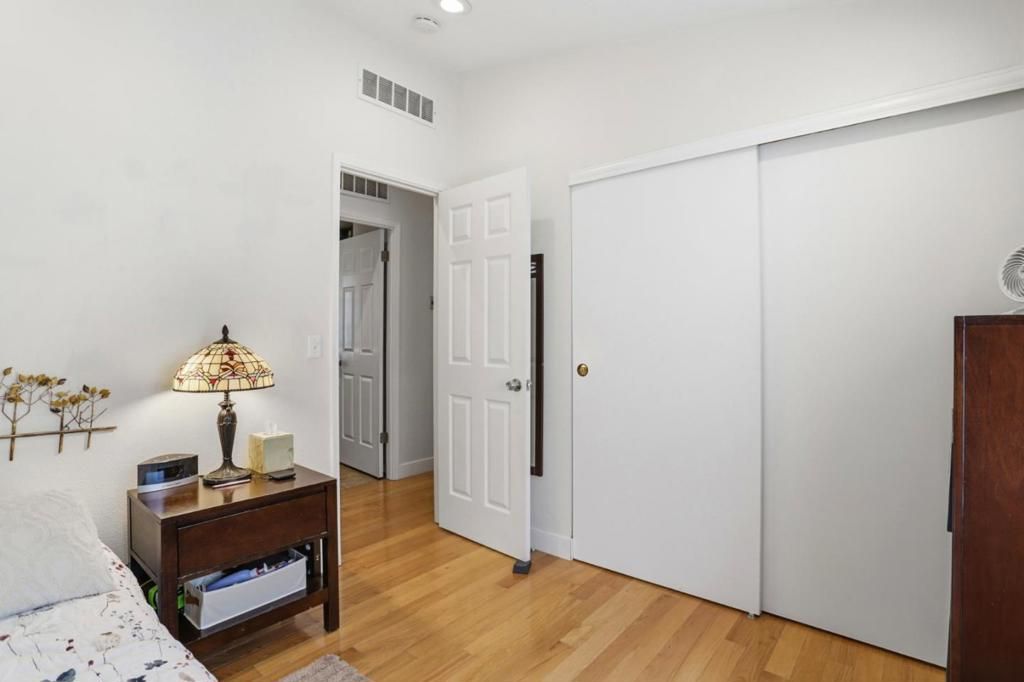 Image 25 of property listing at 433 Sylvan Avenue, Mountain View, CA 94041