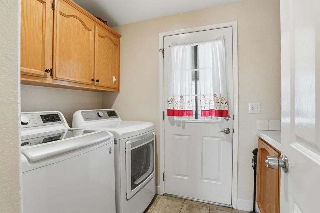 Image 28 of property listing at 433 Sylvan Avenue, Mountain View, CA 94041