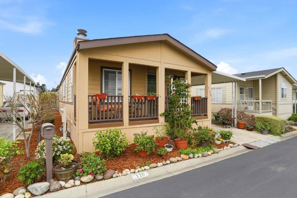 Image 3 of property listing at 433 Sylvan Avenue, Mountain View, CA 94041
