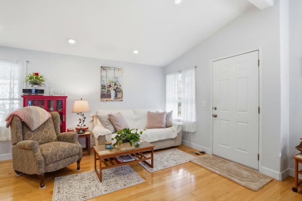 Image 8 of property listing at 433 Sylvan Avenue, Mountain View, CA 94041