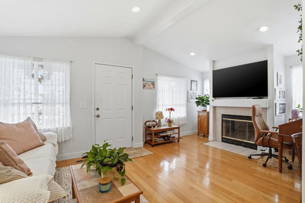 Image 9 of property listing at 433 Sylvan Avenue, Mountain View, CA 94041