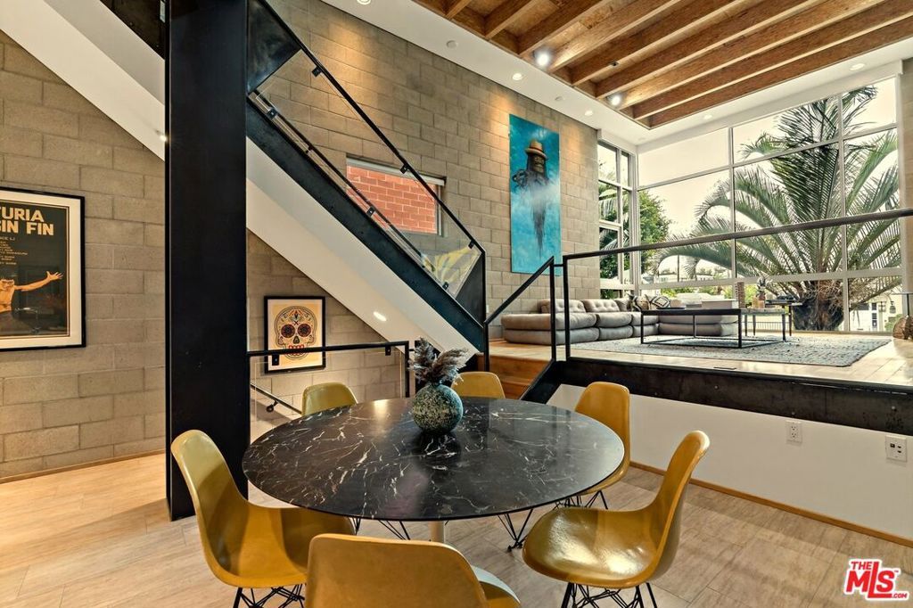 Image 1 of property listing at 631 N Larchmont Boulevard 2, Los Angeles, CA 90004