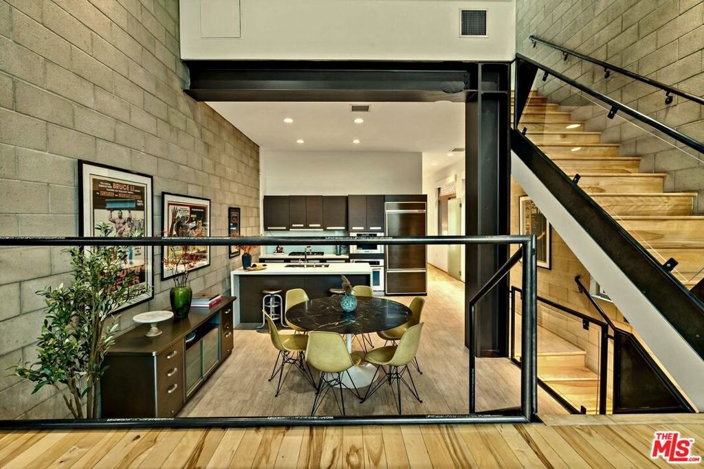 Image 10 of property listing at 631 N Larchmont Boulevard 2, Los Angeles, CA 90004