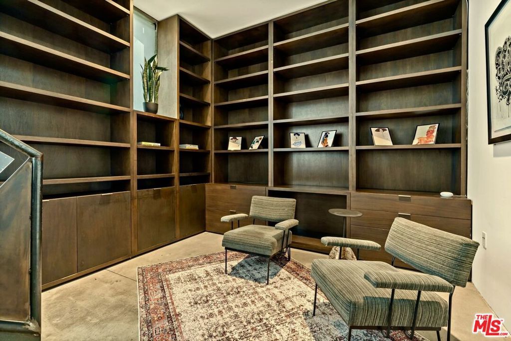 Image 11 of property listing at 631 N Larchmont Boulevard 2, Los Angeles, CA 90004