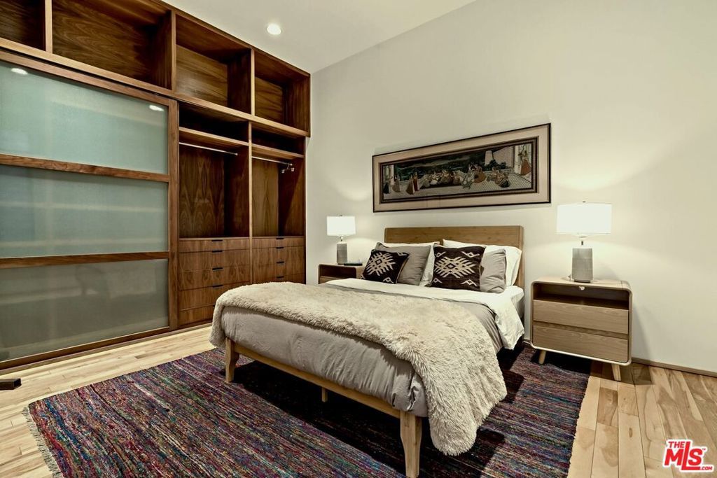 Image 14 of property listing at 631 N Larchmont Boulevard 2, Los Angeles, CA 90004