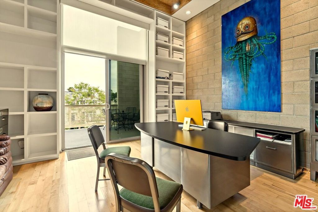 Image 16 of property listing at 631 N Larchmont Boulevard 2, Los Angeles, CA 90004