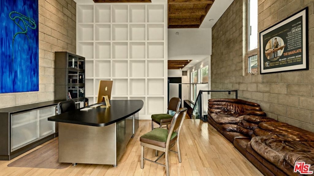 Image 17 of property listing at 631 N Larchmont Boulevard 2, Los Angeles, CA 90004