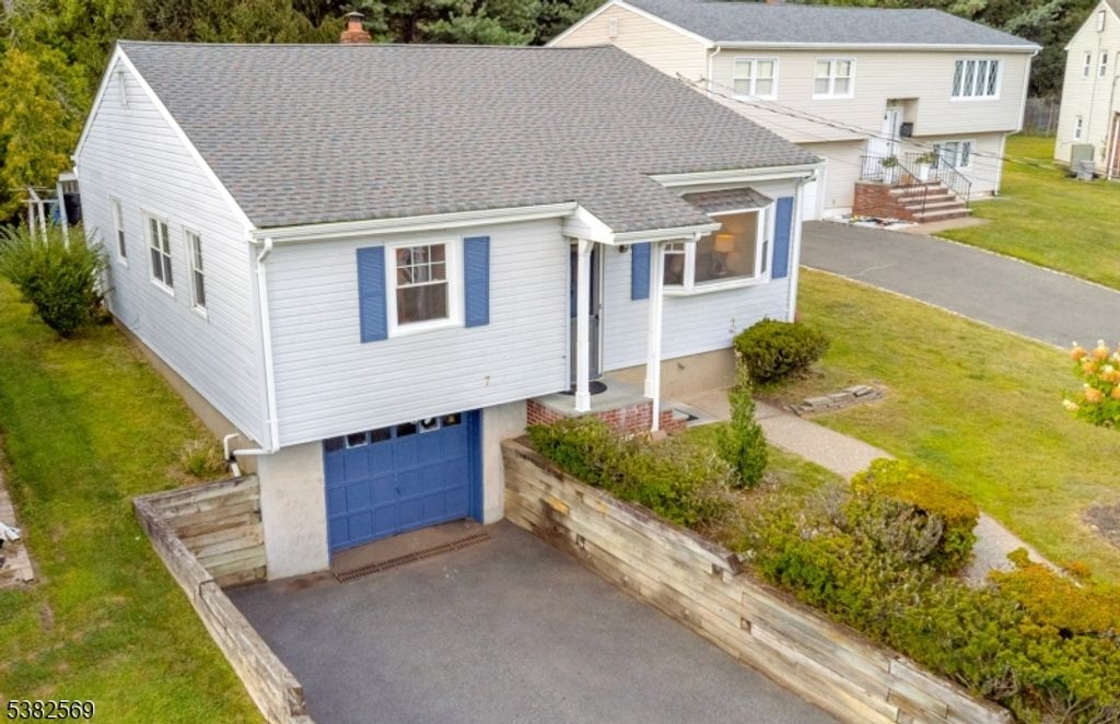 7 Shrump Pl, West Orange Twp., NJ 07052
