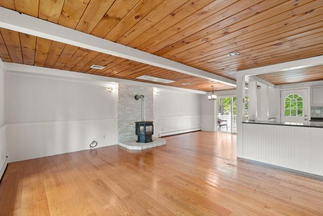 901 Haverhill St, Rowley, MA 01969