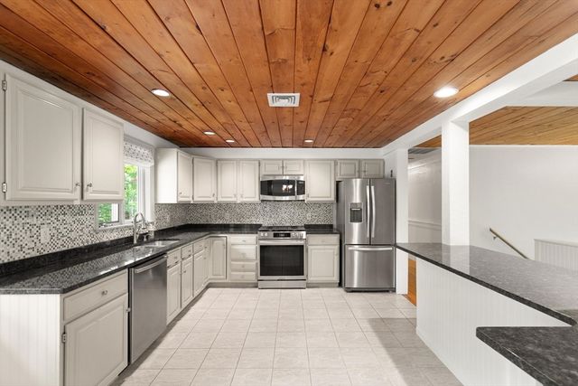 901 Haverhill St, Rowley, MA 01969
