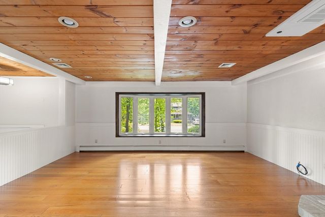 901 Haverhill St, Rowley, MA 01969