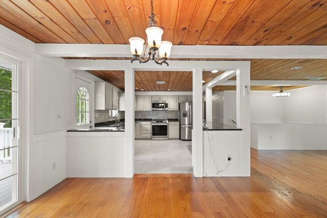 901 Haverhill St, Rowley, MA 01969