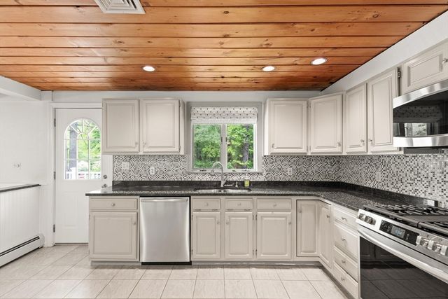 901 Haverhill St, Rowley, MA 01969