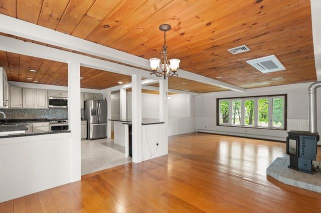 901 Haverhill St, Rowley, MA 01969