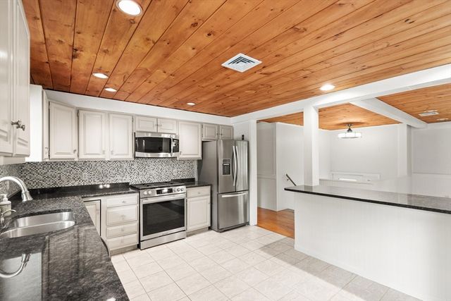 901 Haverhill St, Rowley, MA 01969
