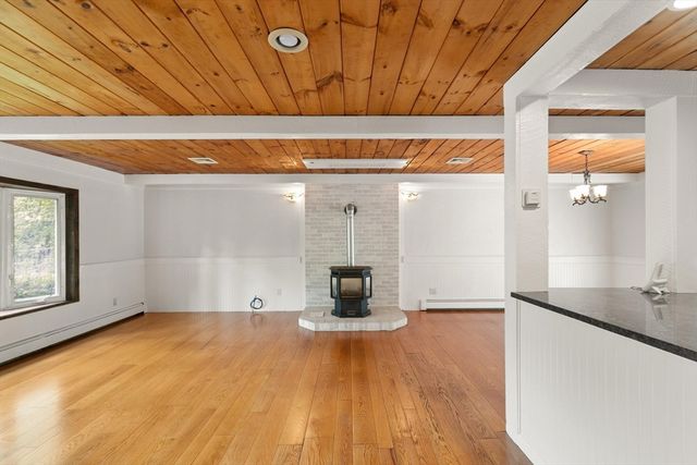901 Haverhill St, Rowley, MA 01969