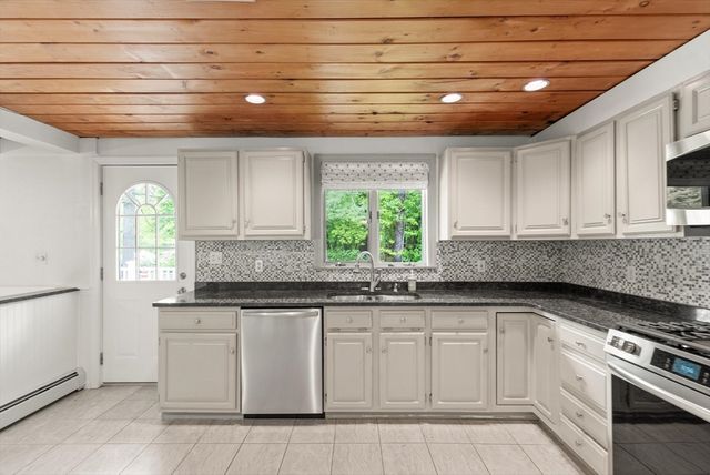 901 Haverhill St, Rowley, MA 01969