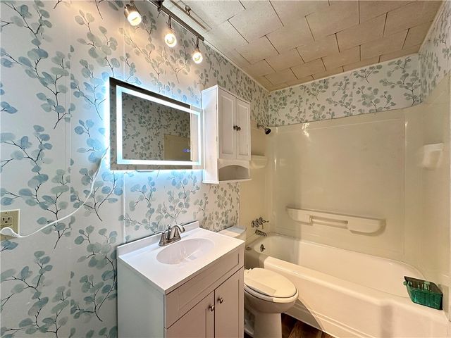 1920 Robinwood St, Union Twp, PA 16101