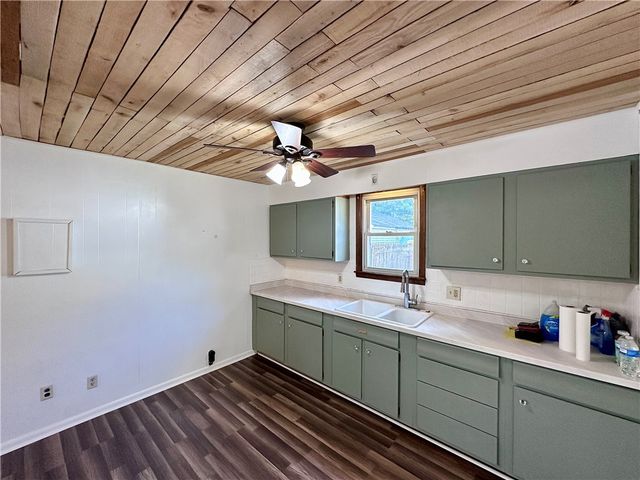 1920 Robinwood St, Union Twp, PA 16101