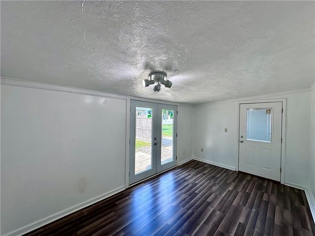 1920 Robinwood St, Union Twp, PA 16101