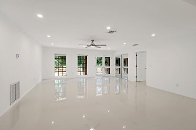 6235 4th Street, Vero Beach, FL 32968