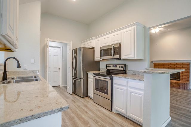 692 High Crest Drive, Azle, TX 76020