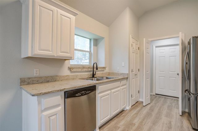 692 High Crest Drive, Azle, TX 76020