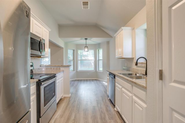 692 High Crest Drive, Azle, TX 76020
