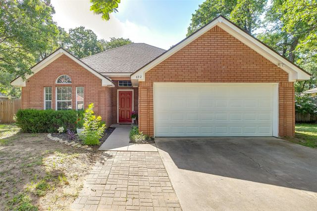 692 High Crest Drive, Azle, TX 76020