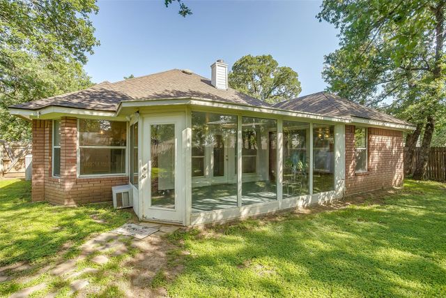 692 High Crest Drive, Azle, TX 76020