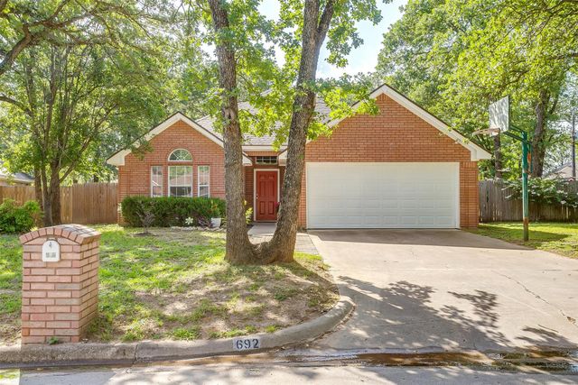 692 High Crest Drive, Azle, TX 76020