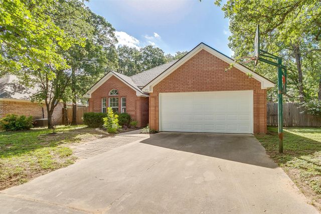 692 High Crest Drive, Azle, TX 76020