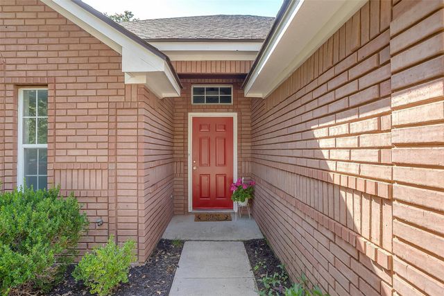 692 High Crest Drive, Azle, TX 76020